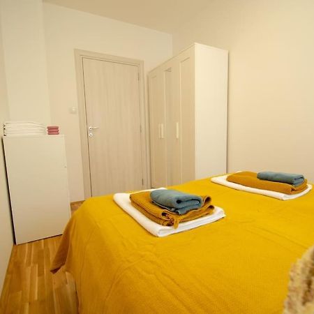 White Fields-Central 2-Bdrm Apartment With Parking Нови Сад Екстериор снимка