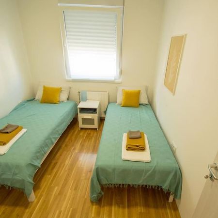 White Fields-Central 2-Bdrm Apartment With Parking Нови Сад Екстериор снимка
