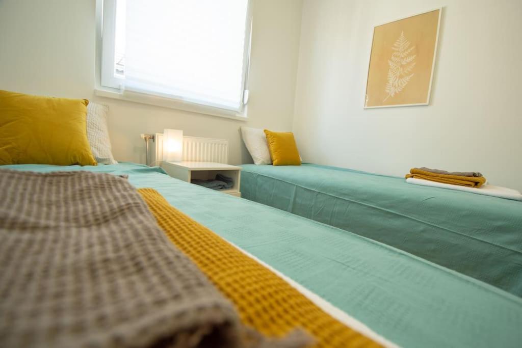 White Fields-Central 2-Bdrm Apartment With Parking Нови Сад Екстериор снимка